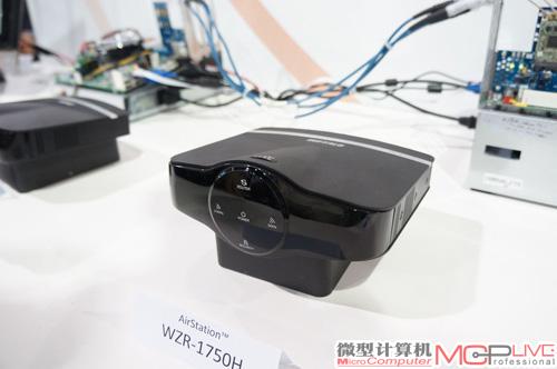 Buffalo的802.11ac无线路由器WZR-1750H，体积比802.11n产品大了不少。